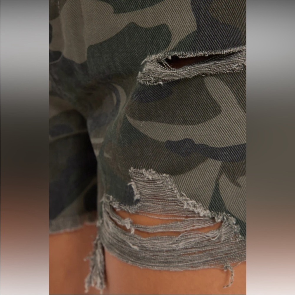KanCan Hunter Camo Ultra High Rise Belted Shorts Medium - Picture 5 of 16